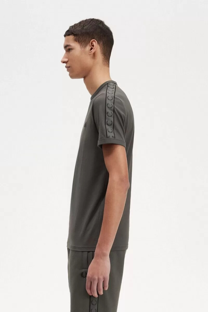 fred perry contrast tape ringer t-shirt da uomo verde campo
