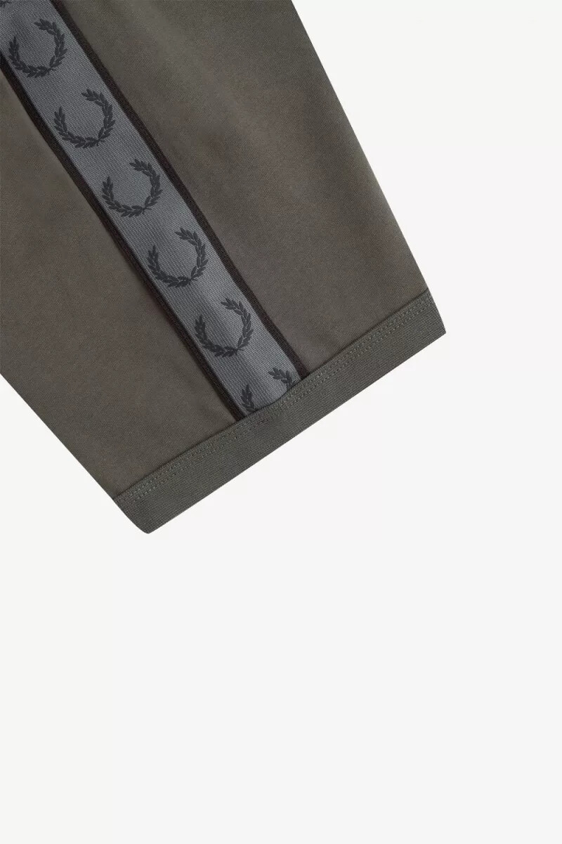 fred perry contrast tape ringer t-shirt da uomo verde campo