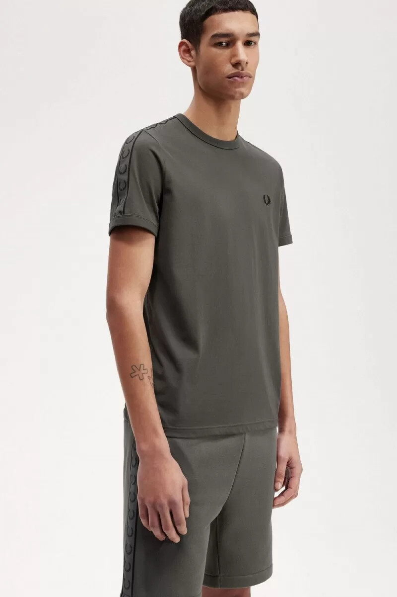 fred perry contrast tape ringer t-shirt da uomo verde campo