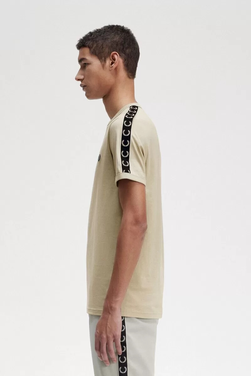 fred perry contrast tape ringer t-shirt da uomo colore nero menta chiaro