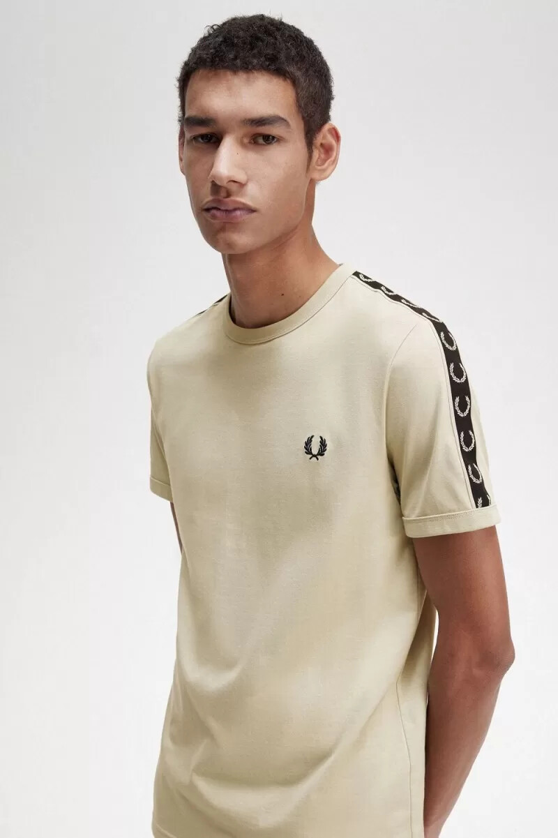 fred perry contrast tape ringer t-shirt da uomo colore nero menta chiaro