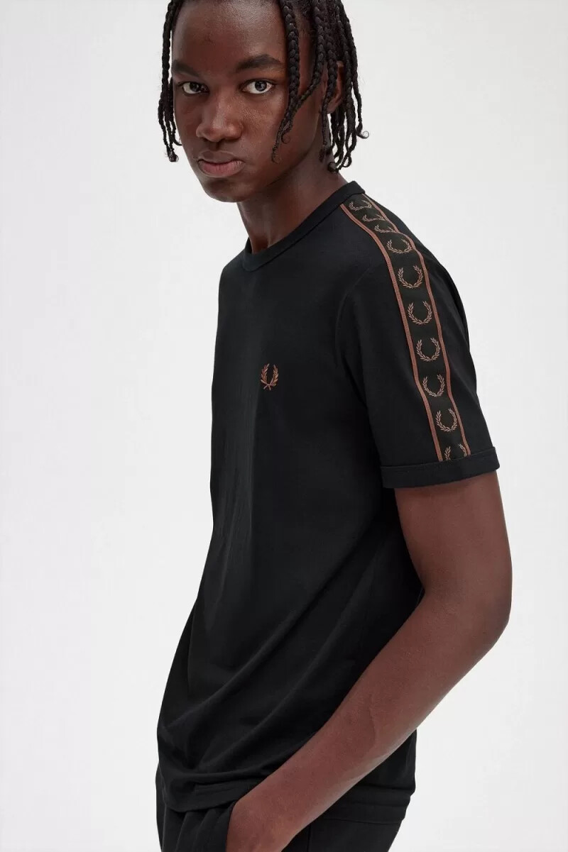 fred perry contrast tape ringer t-shirt da uomo nera whisky marrone