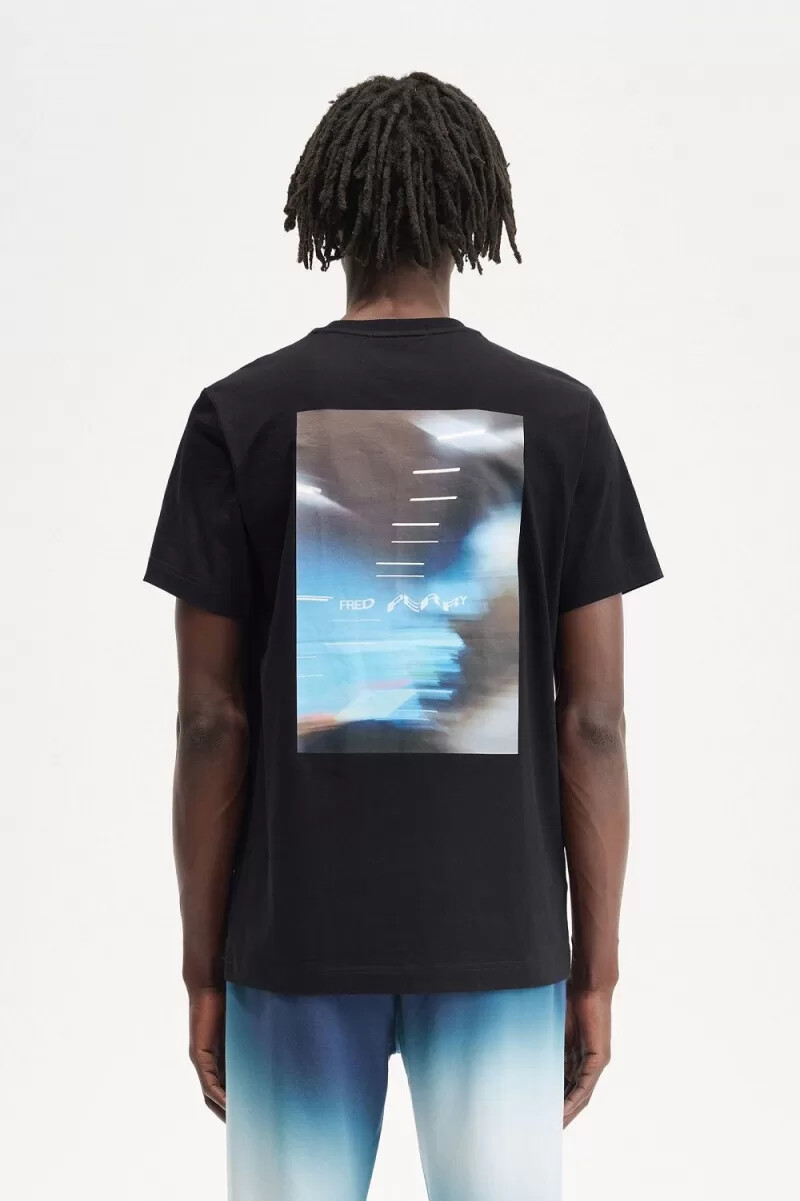 fred perry maglietta da uomo con grafica astratta nera e bianca