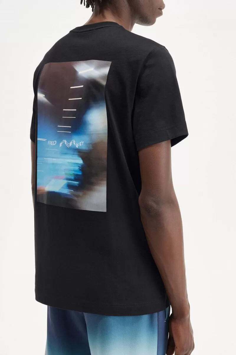 fred perry maglietta da uomo con grafica astratta nera e bianca