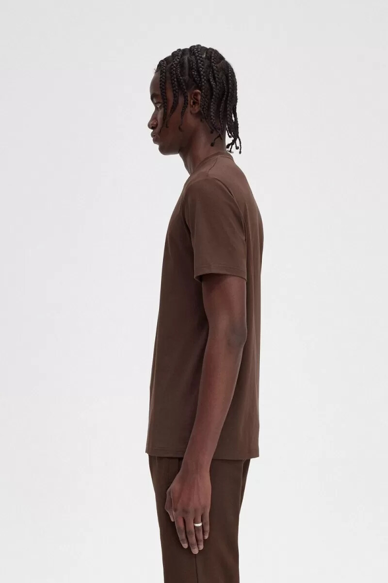 t-shirt da uomo ricamata fred perry color tabacco bruciato