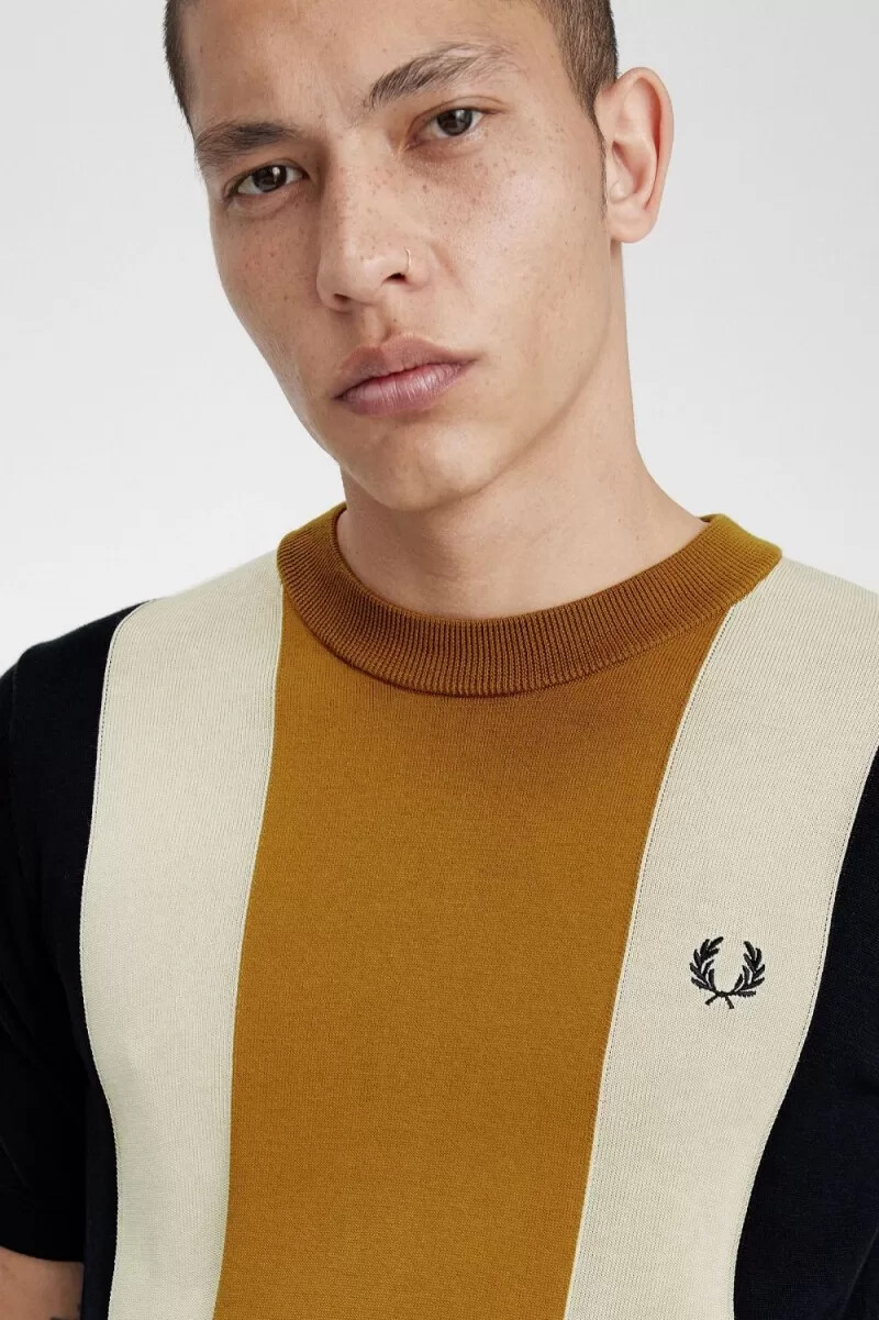 t-shirt da uomo in maglia fine a righe fred perry colore nero avena e caffè scuro