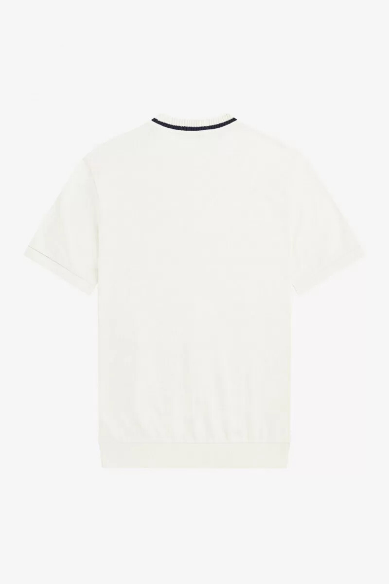 fred perry ripropone la maglietta girocollo in piqué da uomo beige