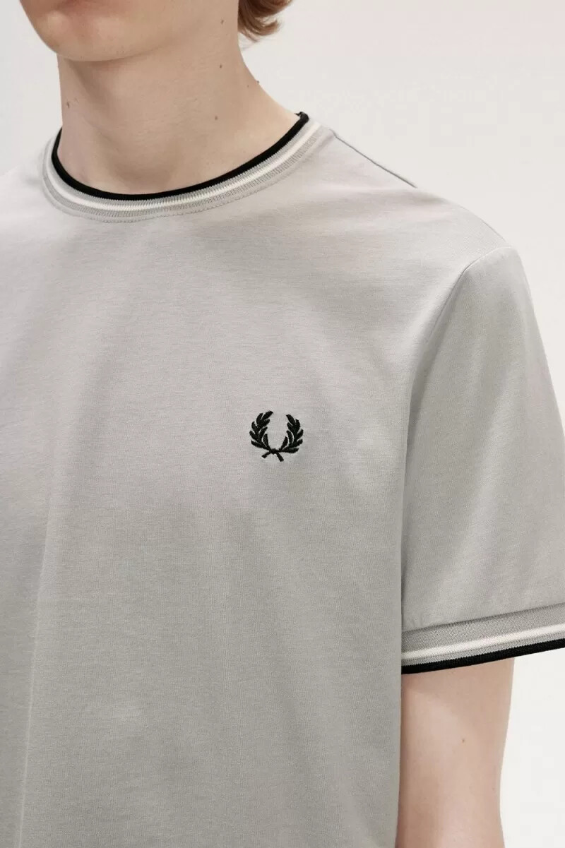 fred perry twin tipped t-shirt da uomo grigia