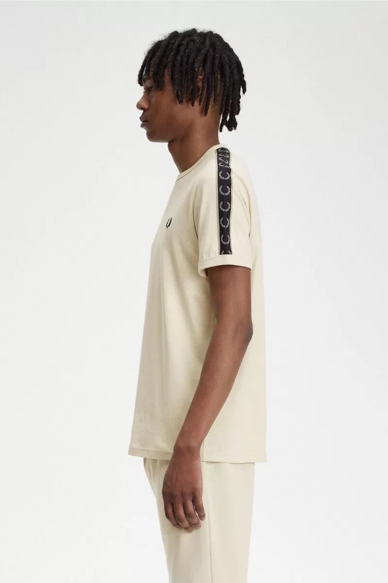 fred perry contrast tape ringer t-shirt da uomo color avena e grigio caldo