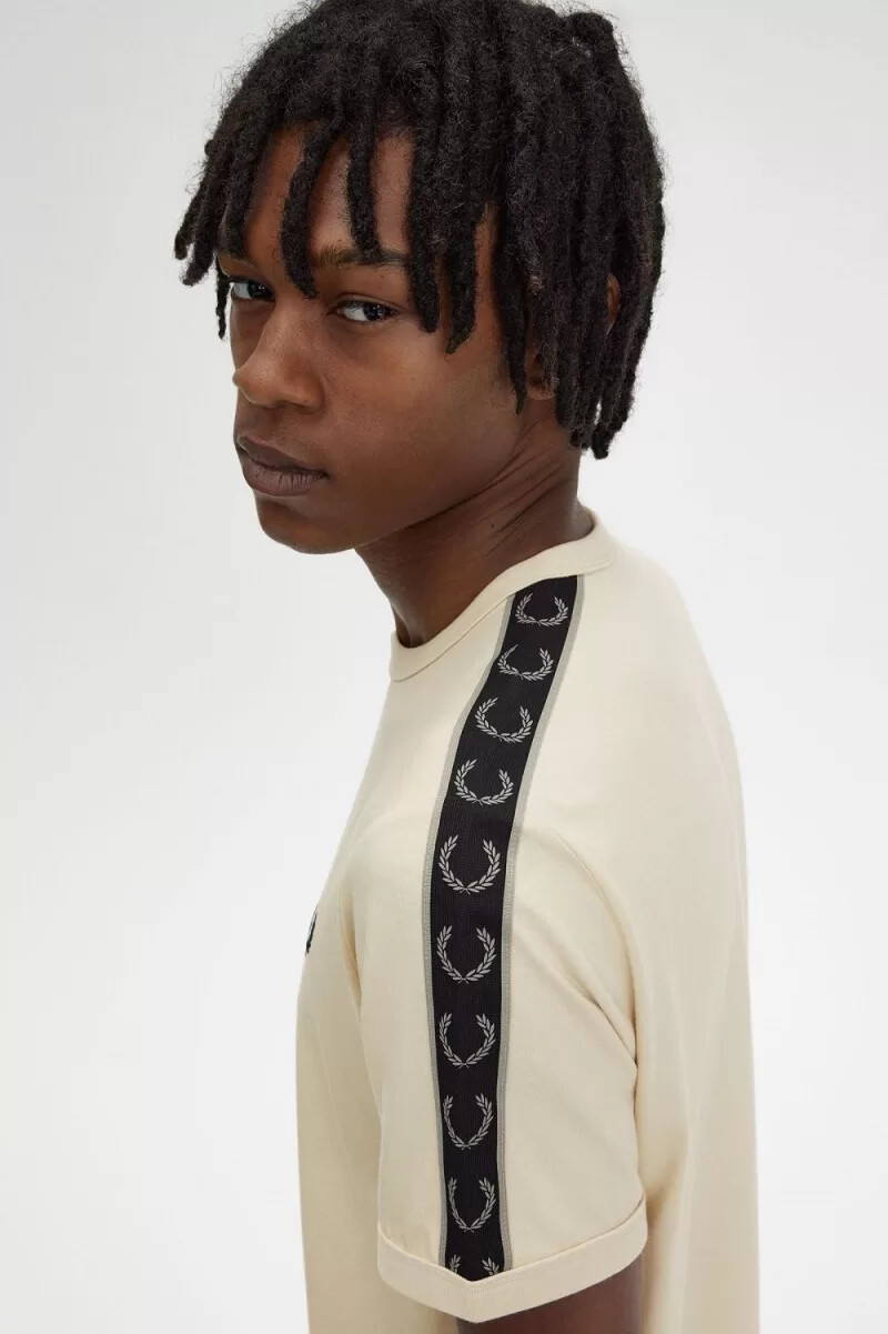 fred perry contrast tape ringer t-shirt da uomo color avena e grigio caldo