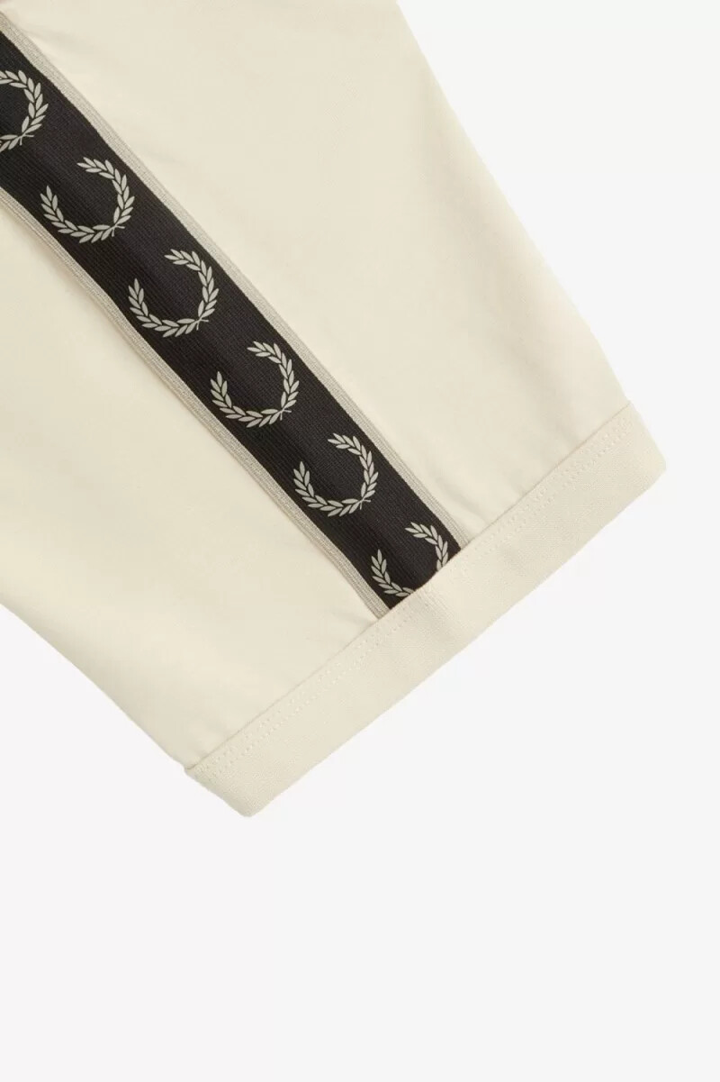 fred perry contrast tape ringer t-shirt da uomo color avena e grigio caldo