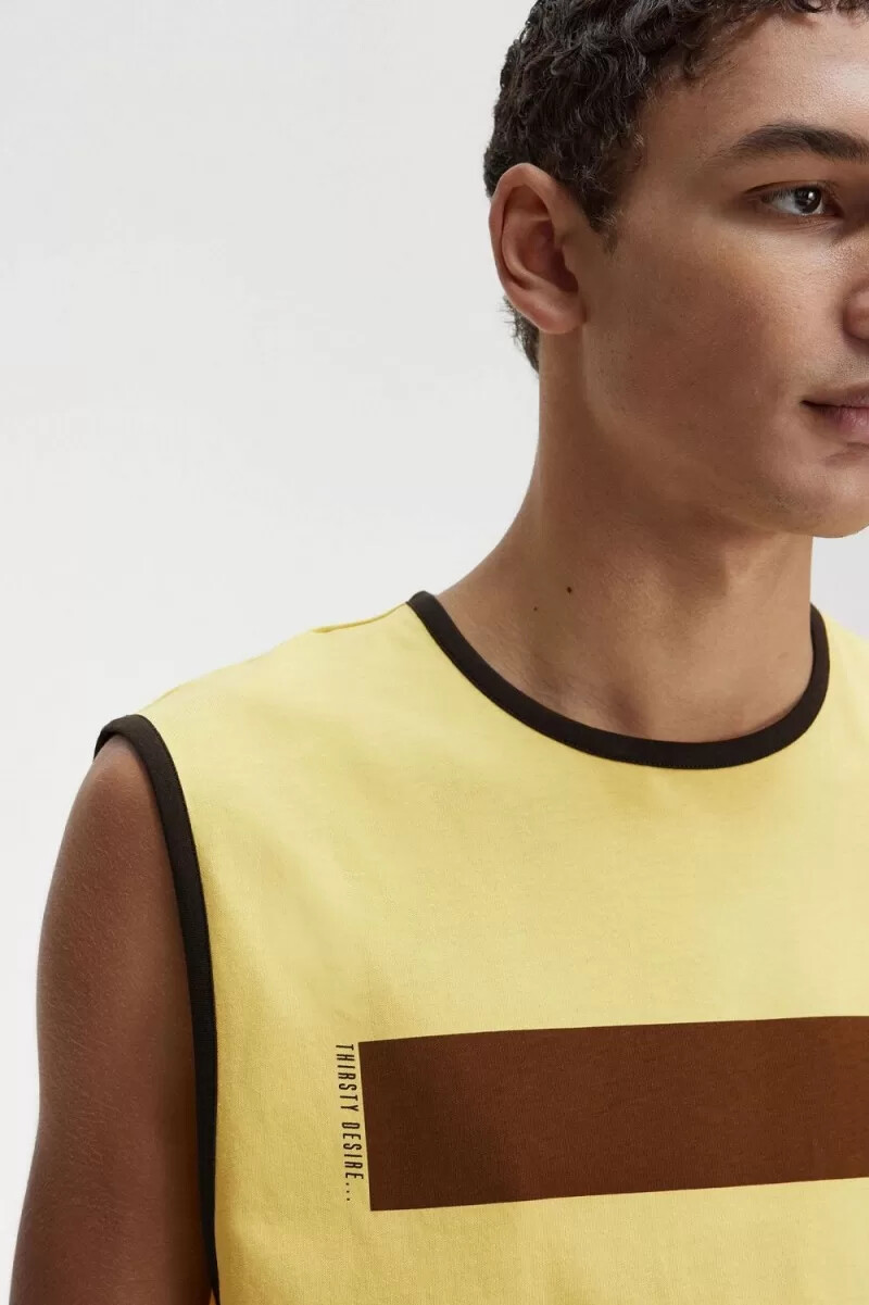 fred perry t-shirt da uomo con stampa a gilet color lime sporco