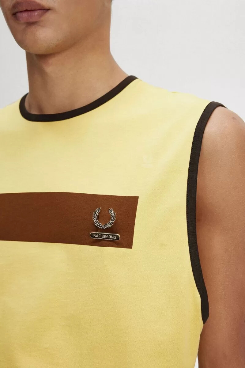 fred perry t-shirt da uomo con stampa a gilet color lime sporco