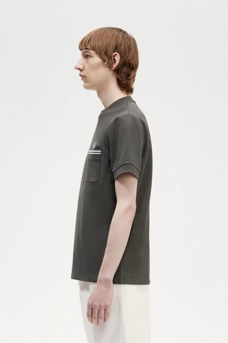 fred perry t-shirt da uomo con doppia tasca e tiretto verde campo